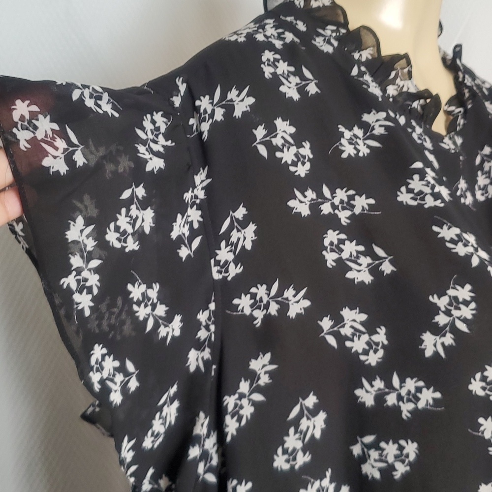 NWT Calvin Klein Black White flowered button down blouse Size 3XL - Picture 3 of 10
